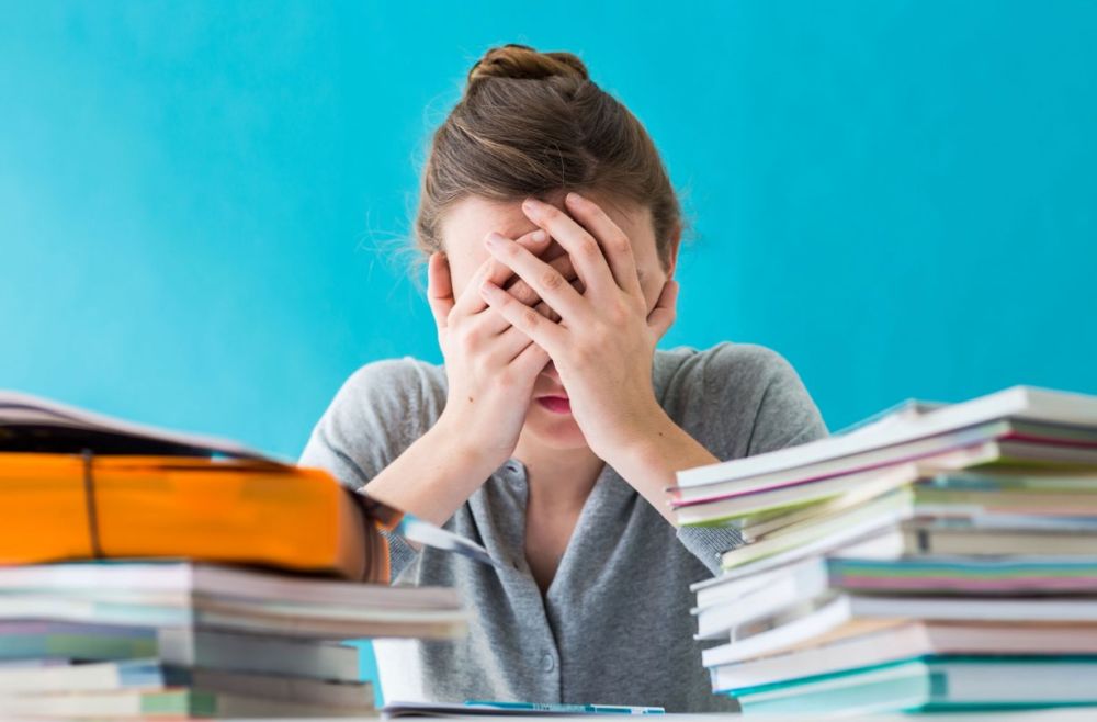 Decizie radicală a unui student: de plictiseală s-a apucat de învățat! 5 exam stress e1558534195654